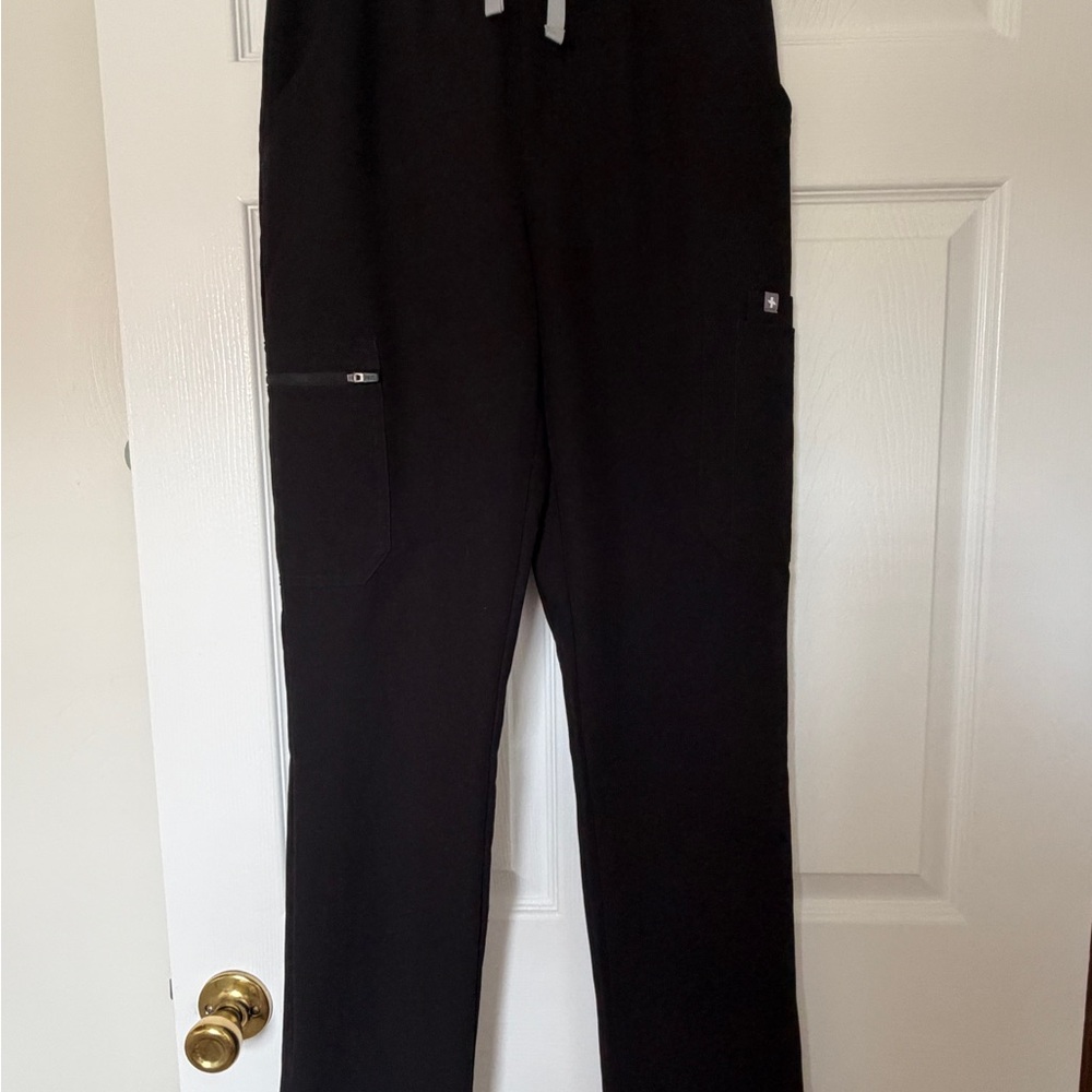 Women’s XS TALL Figs Dowa scrub pants.